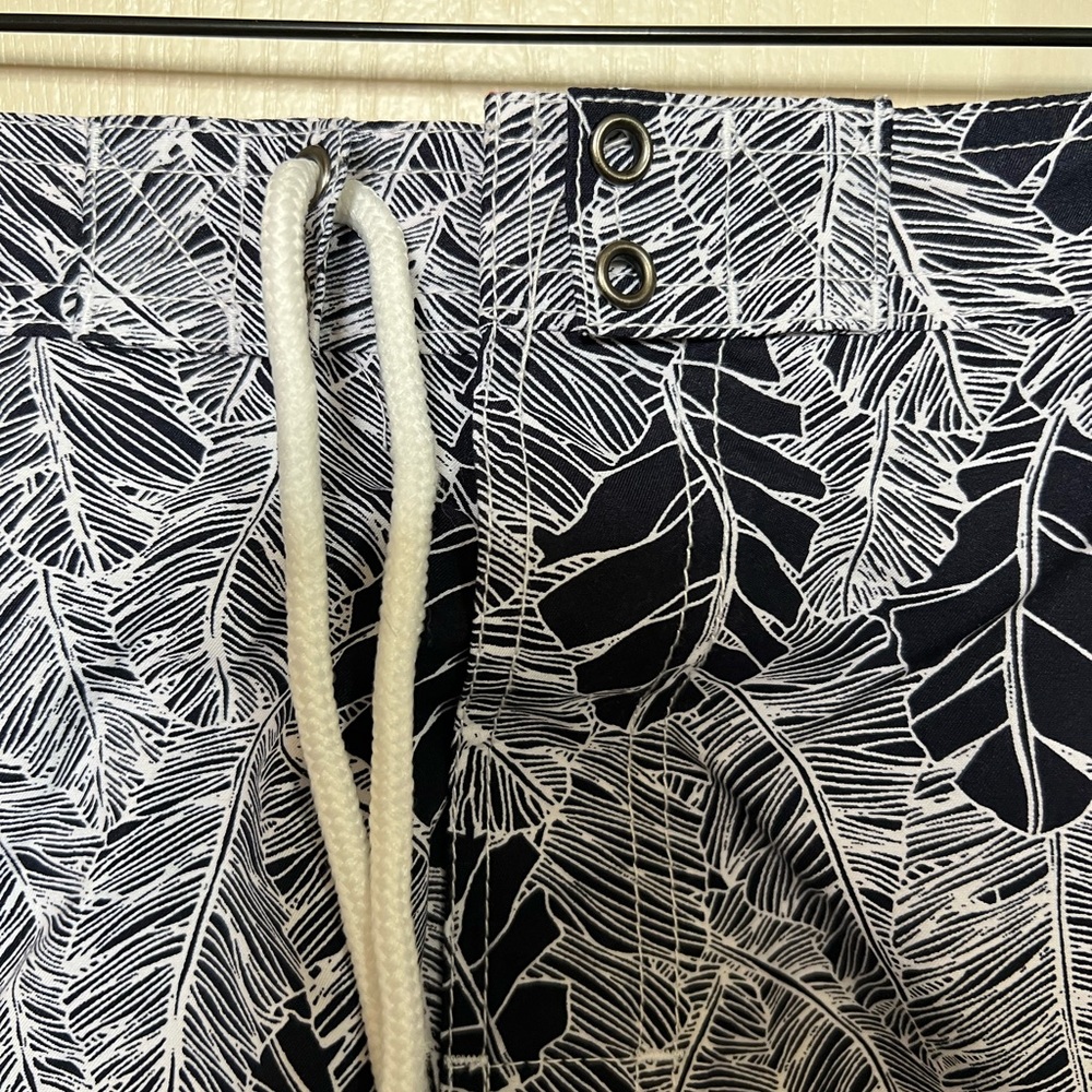 Saks Fifth Avenue Collection Navy Tropical Print Swim Trunks Sz: XL MFSP:  $118. - Picture 4 of 7